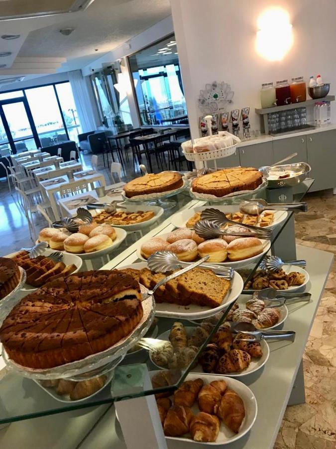 Hotel Tritone ريميني المظهر الخارجي الصورة