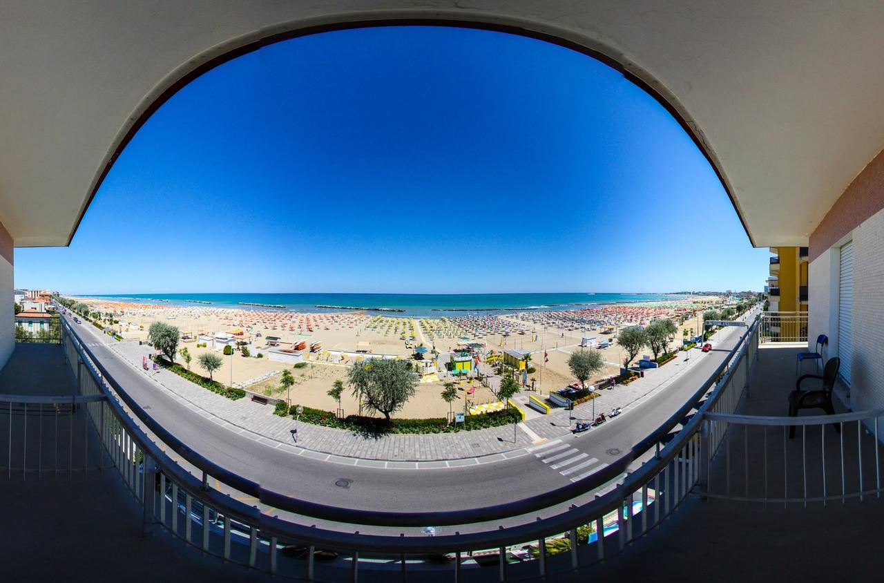 Hotel Tritone ريميني المظهر الخارجي الصورة