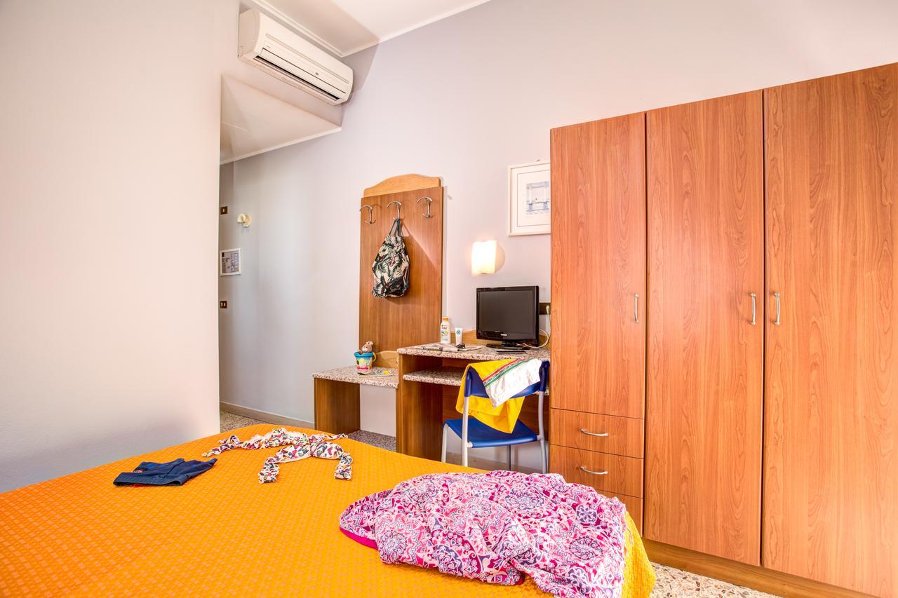 Hotel Tritone ريميني المظهر الخارجي الصورة