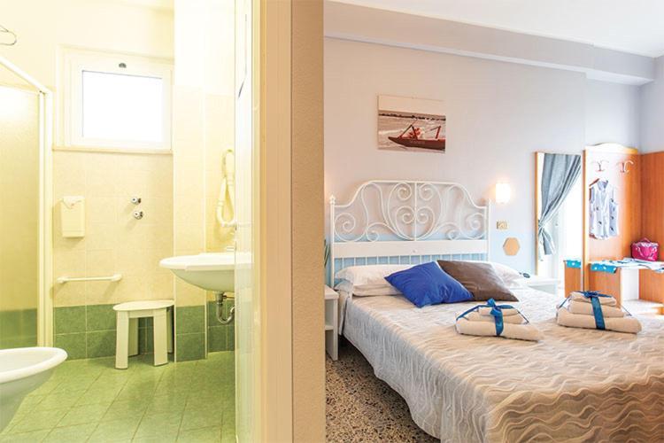Hotel Tritone ريميني المظهر الخارجي الصورة
