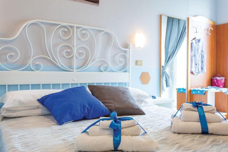 Hotel Tritone ريميني المظهر الخارجي الصورة
